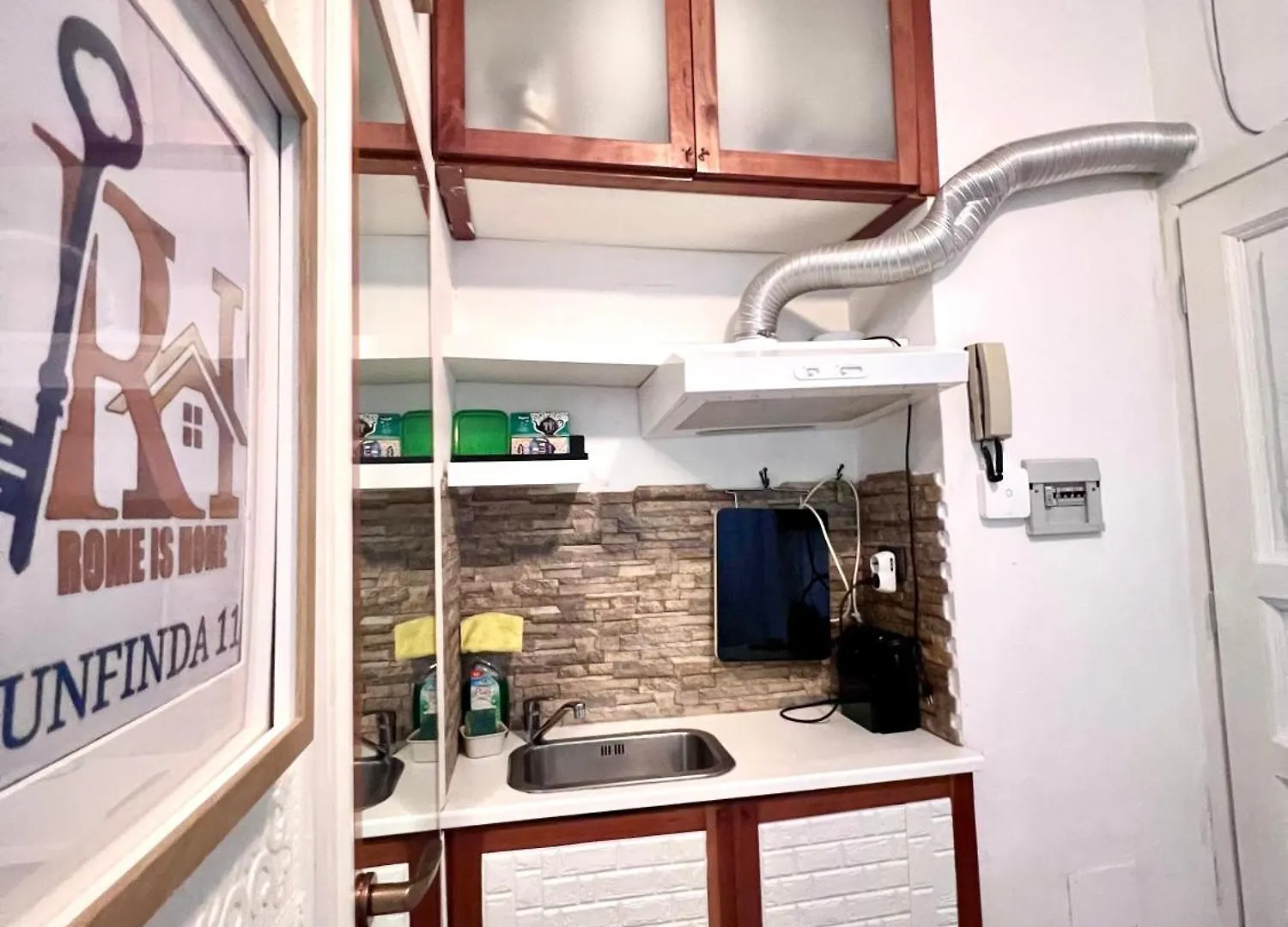 Apartment Rome Is Home Cunfida 11
